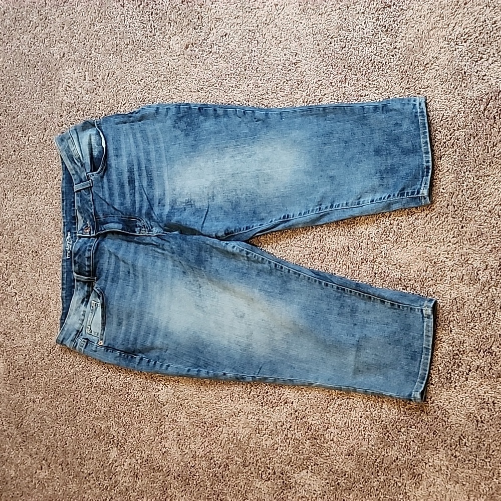Maurices 22 mid rise capris